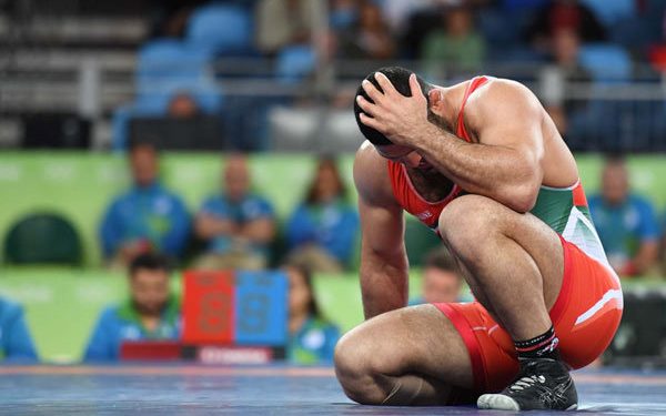 افسرده از حرکت ورزش بر ریل باخت‌