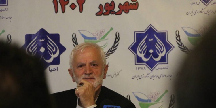 توضیحات دکتر روازاده بعد از خبر انفصال از حرفه پزشکی توسط معاونت درمان وزارت بهداشت در فضای مجازی در جمع اصحاب رسانه