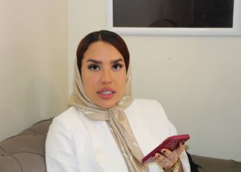 کارافرین جوان و موفق طراح لباس و دوخت