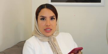 کارافرین جوان و موفق طراح لباس و دوخت