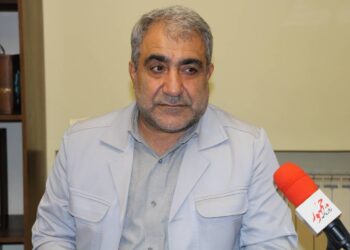 به قانون اساسی و اجرایی شدن تام و تمام ان معتقدم