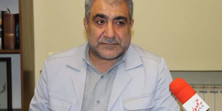 به قانون اساسی و اجرایی شدن تام و تمام ان معتقدم