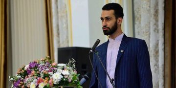 نخبه ای قهرمان دو دنیا غواصی و خلبانی