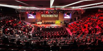 نخبگان مدیریت و اقتصاد در تلسی بیزنس‌تاک؛ نسخه عبور از بحران ۱۴۰۴