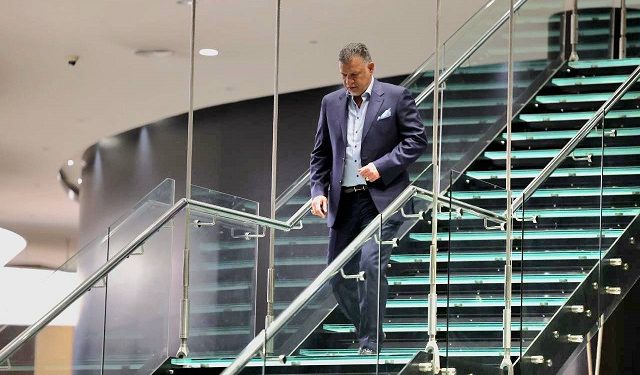 وقتی اسطوره فوتبال سفیر یک برند می‌شود؛ پشت‌پرده رونمایی ریچنست