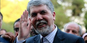 «شیراز؛ وزیر در جلسات، غایب در سینما»