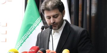 دبیرکل انجمن مدیریت کسب‌وکار ایران: توقف پروژه‌ها و استخدام‌ها، بحران را تشدید می‌کند