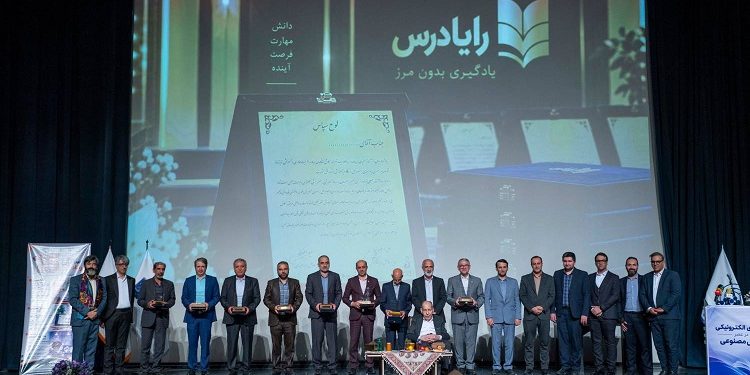 هوش مصنوعی چگونه آینده یادگیری دانشآموزان را تغییر میدهد؟